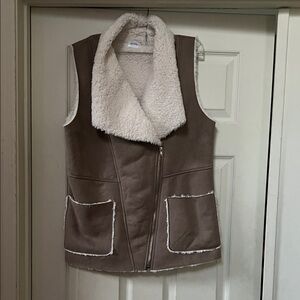 Bluivy Brown Shearling Vest with Cream Accents